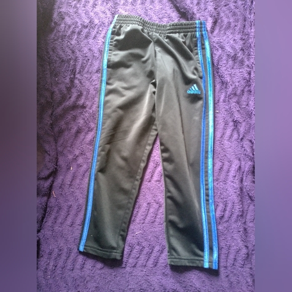 Adidas size 5 - Picture 1 of 1